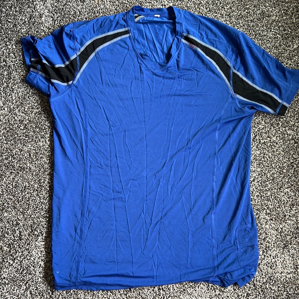 Mens lululemon workout shirt. Size L